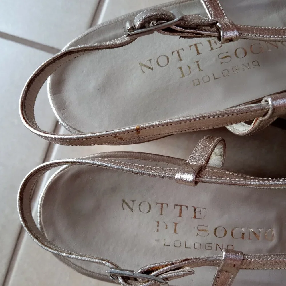 VINTAGE GOLD LAMÉ & SEQUIN SHOE - Picture 7 of 14